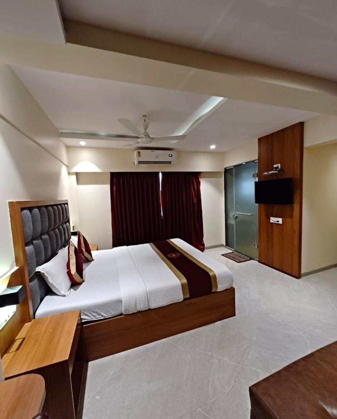 Radiant Hotel Bombaj